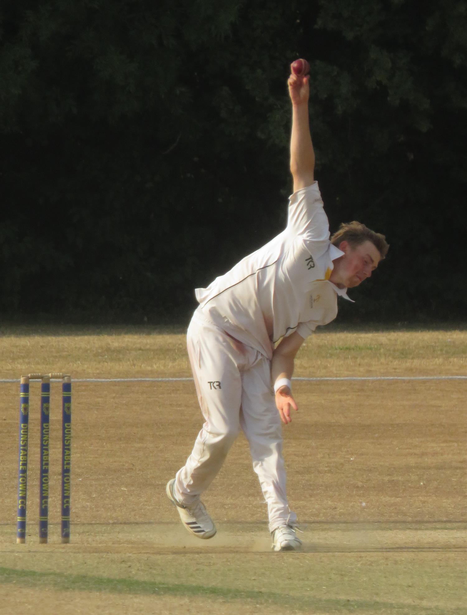 Bedfordshire v Lincolnshire, NCCA Cluberly Eastern Div 2 match, held at Dunstable Town Cricket Club on 02/08/2026 .
Matty Mills leading the Lincolnshire bowling attack, day one analysis: 17 overs, 4 maidens, 3 wickets for 37 runs.
